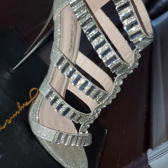 Shoes - Picture 2 of 4